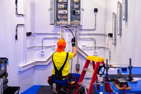 Quand faire appel à un professionnel pour un dépannage électrique urgent