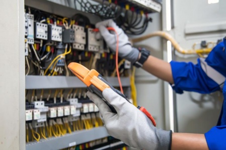 Mise aux normes électriques, les étapes indispensables pour un logement sécurisé