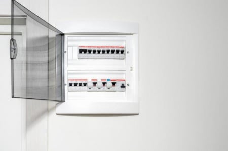 Maintenance &eacute;lectrique r&eacute;guli&egrave;re : pourquoi est-elle indispensable ?